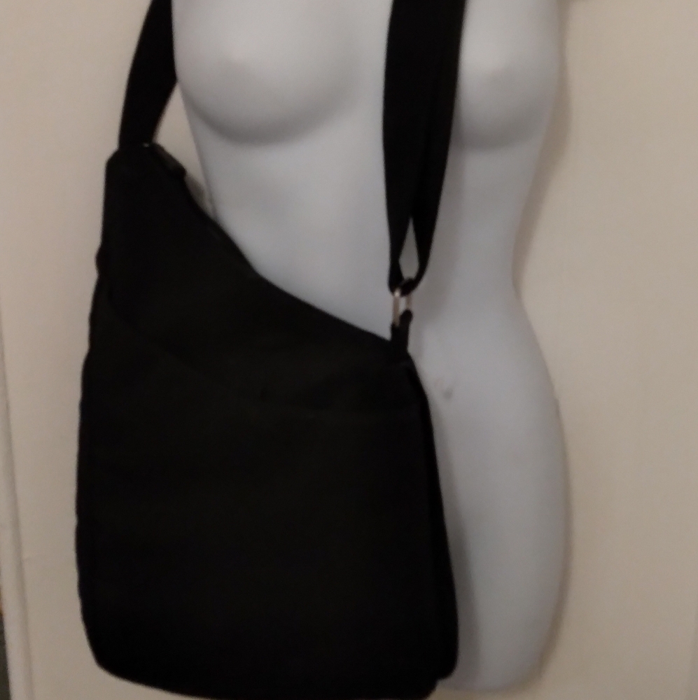 Crossover body bag